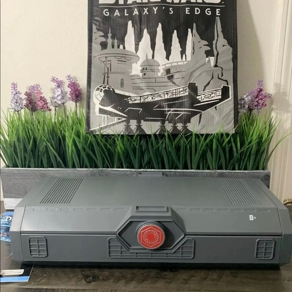 Star Wars Galaxy’s Edge Kylo Ren Hilt Legacy Lightsaber, Case and side blades. - Picture 6 of 6